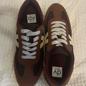 DV by Dolce Vita Joque Women’s Brown and Cream Sneakers
